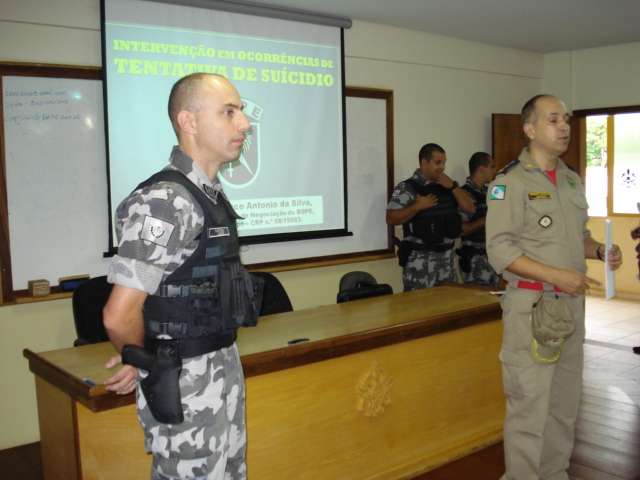 A instrução foi ministrada pelo Cap. QOPM Marco Antônio da Silva, Comandante da Equipe de Negociação do BOPE e Psicólogo da Equipe. 